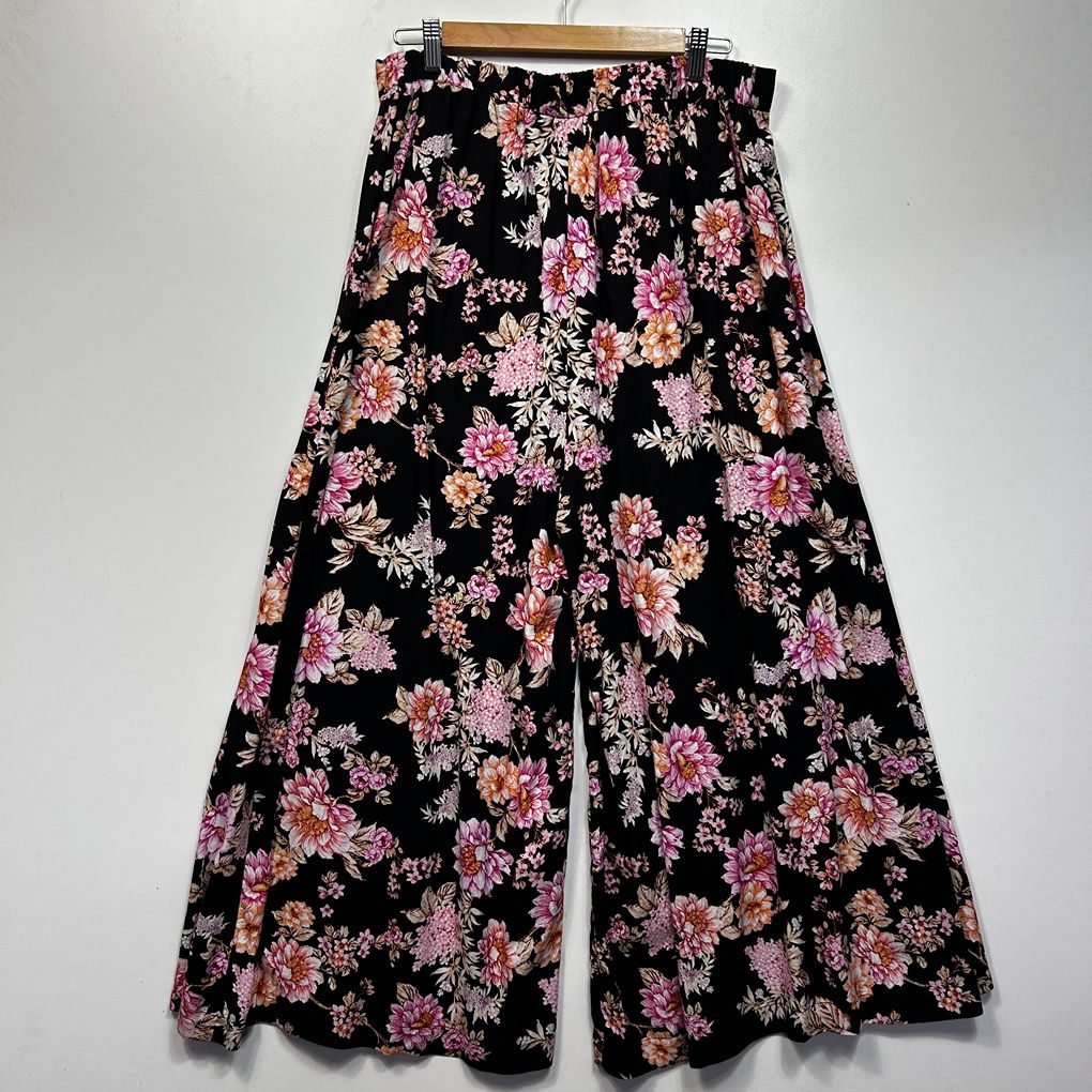 Label of Love Black Floral Wide Leg Pants - Size XL