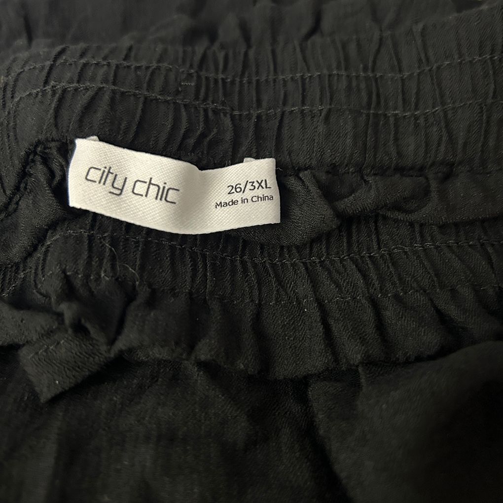 City Chic Black Shorts - Size 26