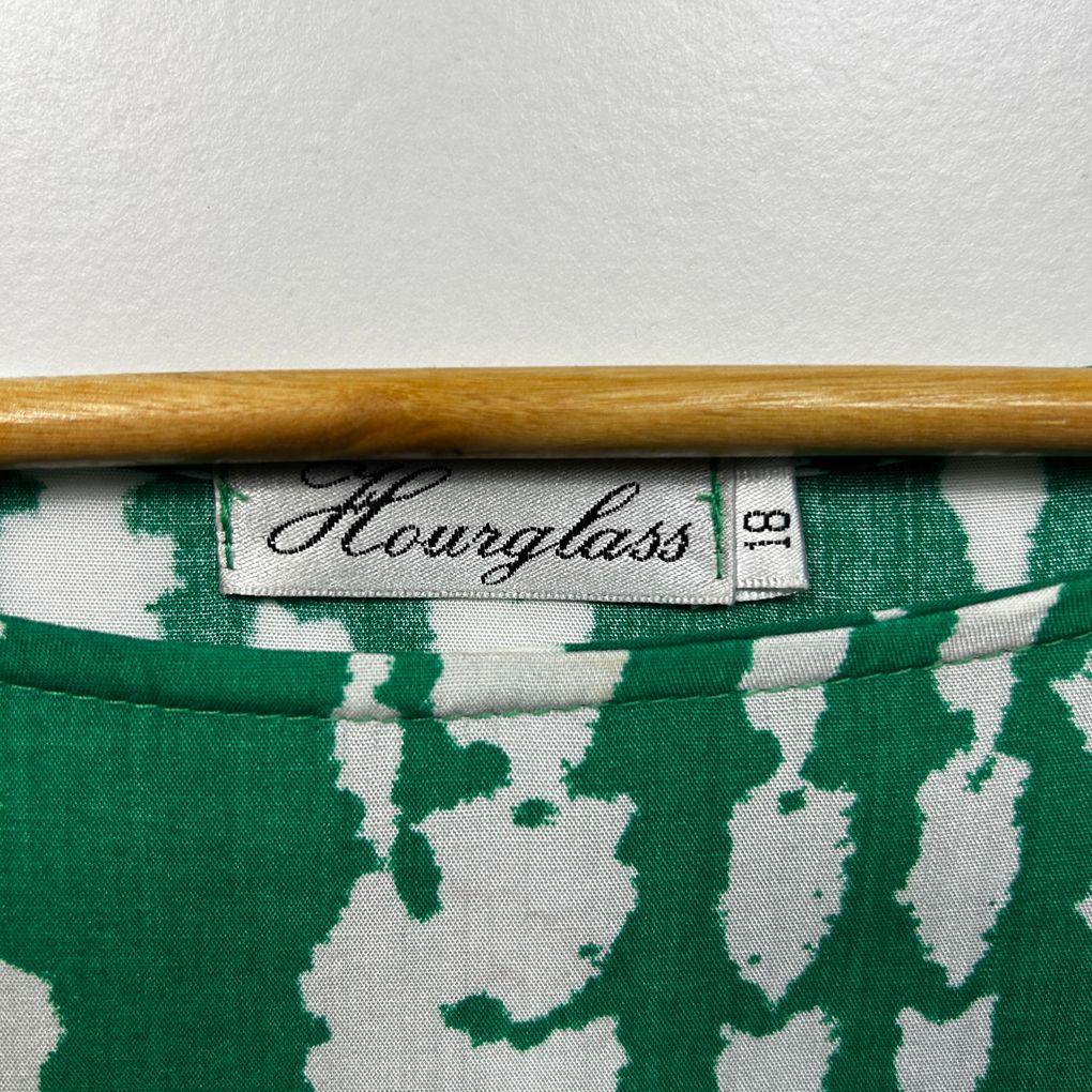 Hourglass Green Plus Size Top - Size 18