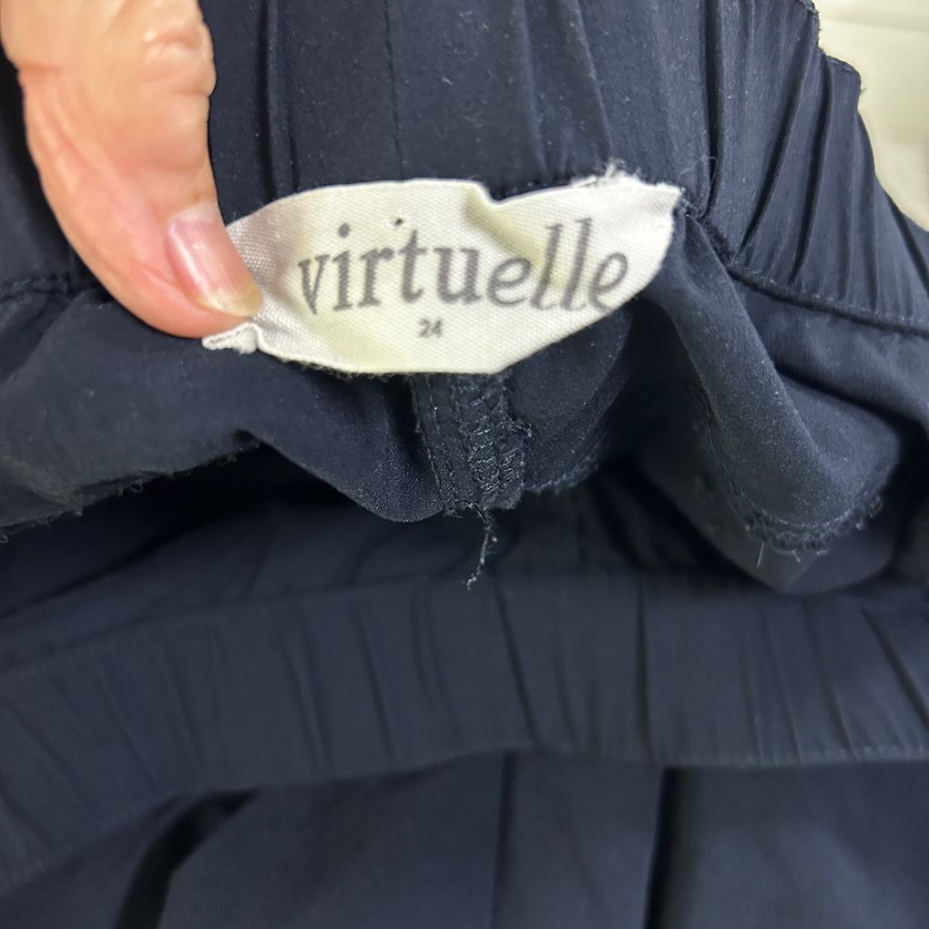 Virtuelle Black Cropped Cargo Pants - Size 24