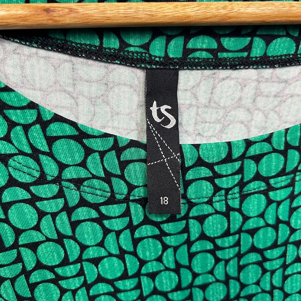 Taking Shape Green Geometric Print Top - Size 18