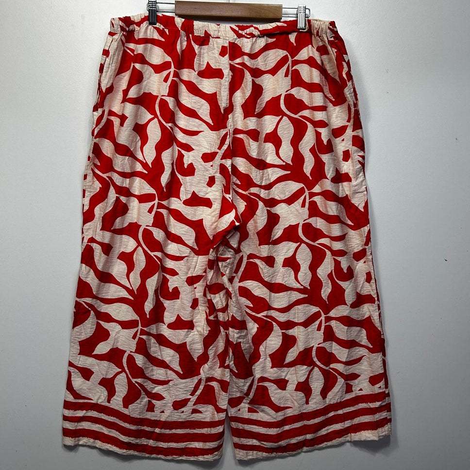 Suzanne Grae Red Leaf Print Wide Leg Cropped Pants - Size 2XL