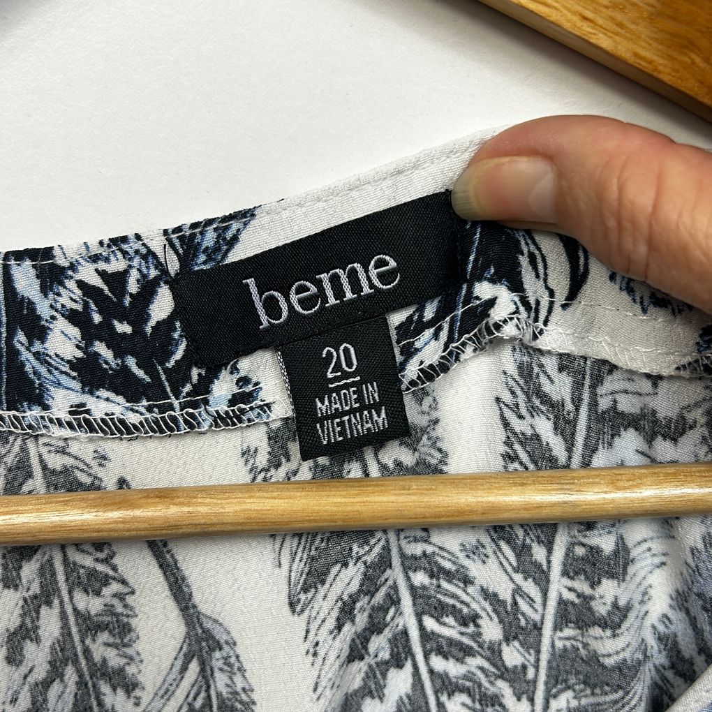 Beme White Black Leaf Plus Size Top - Size 20