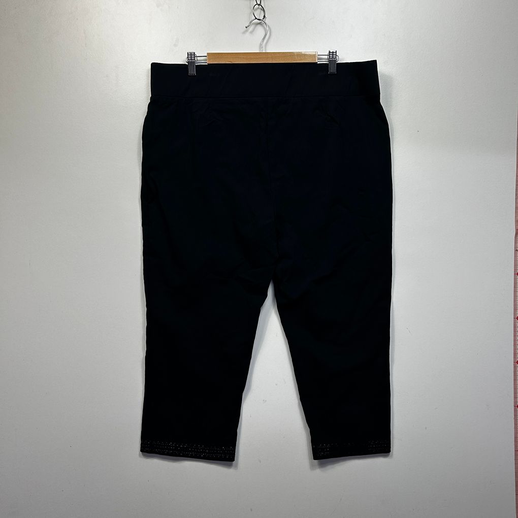 Millers Black Plus Size Capri Pants - Size 22 (fault)
