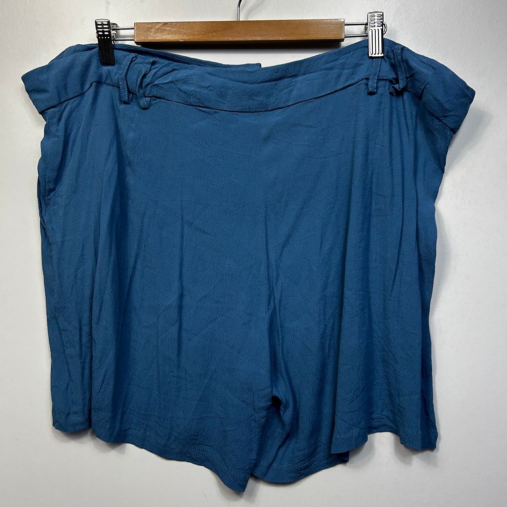 Natasha Gan Blue Shorts - Size 20