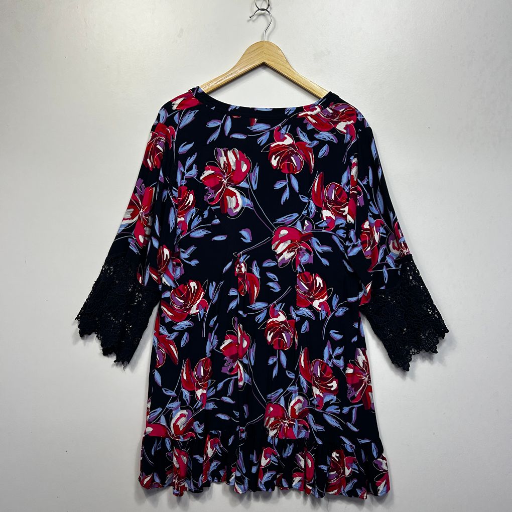 Virtuelle Navy Floral Lace Trim Plus Size Tunic Top - Size 16