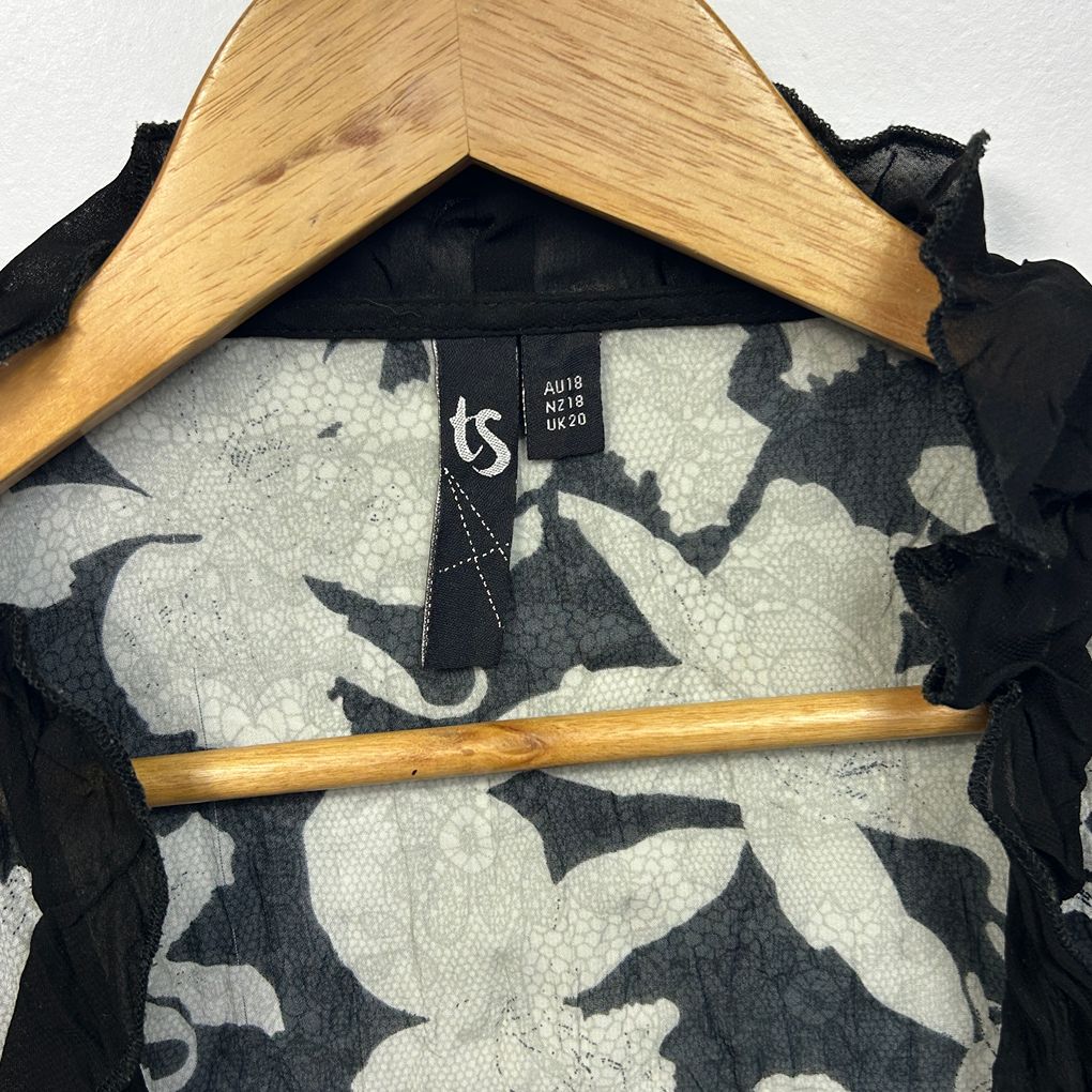 Taking Shape Black and White Kimono Jacket - Size 18