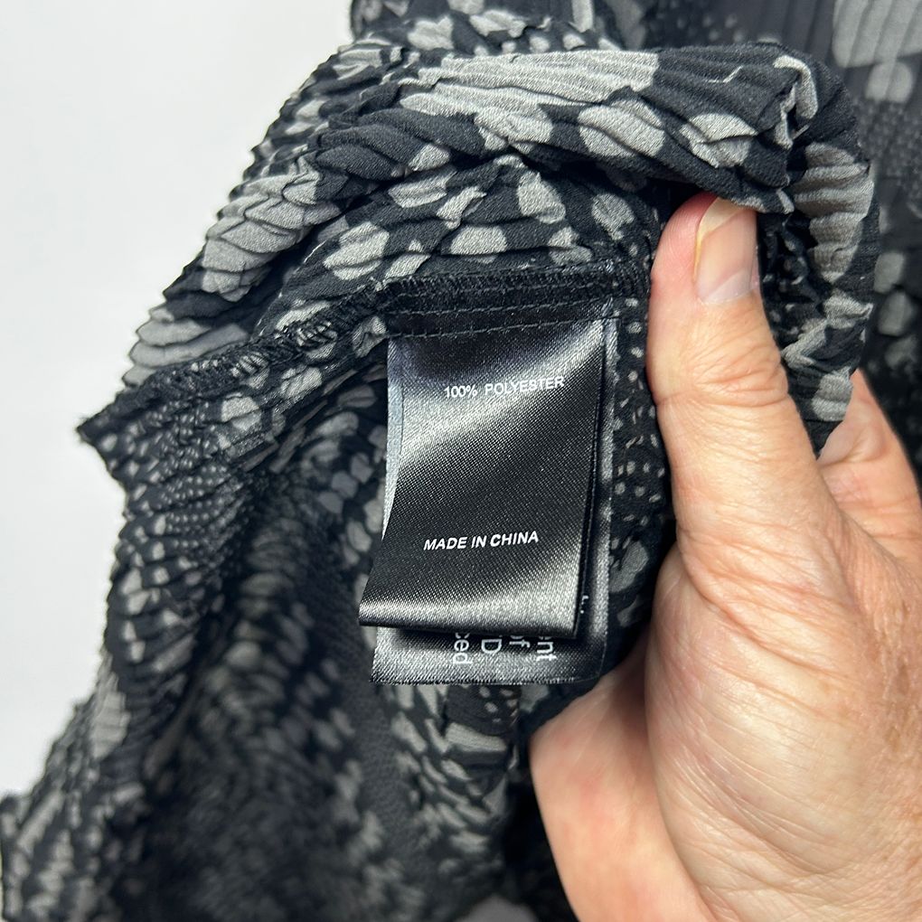 Taking Shape Black Print Top - Size 20