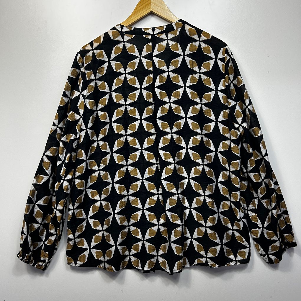 Yarra Trail Black Geometric Plus Size Linen Top - Size 18