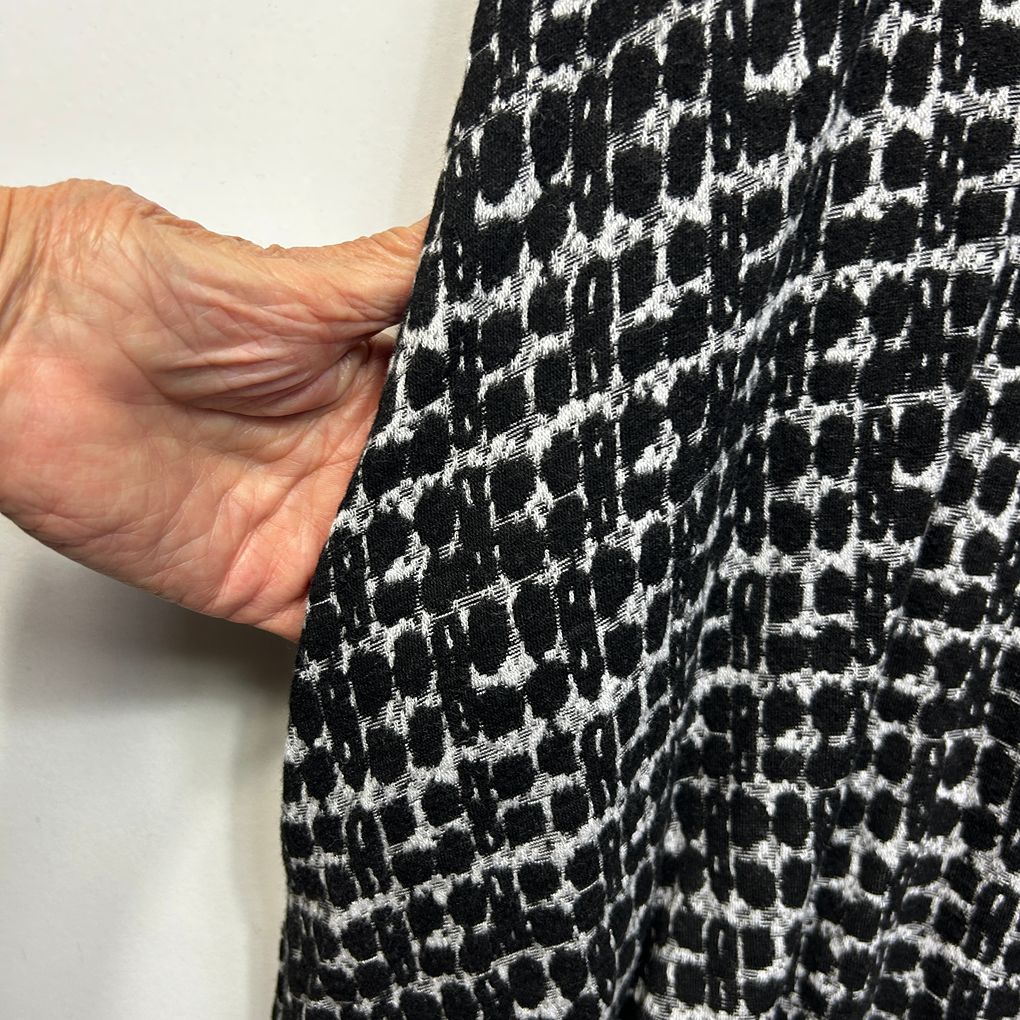 Taking Shape Black and White Tunic Top - Size 18/M