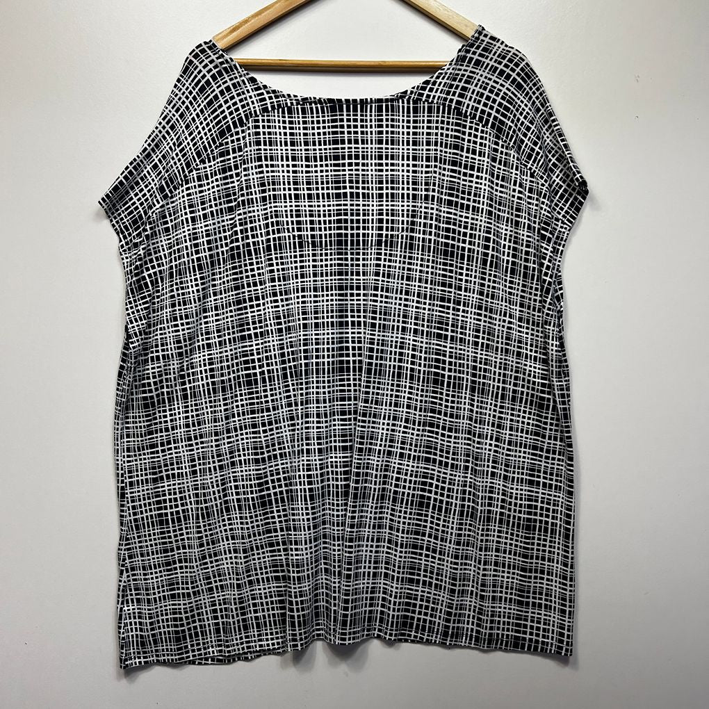Target Curve Black & White Check Top - Size 24