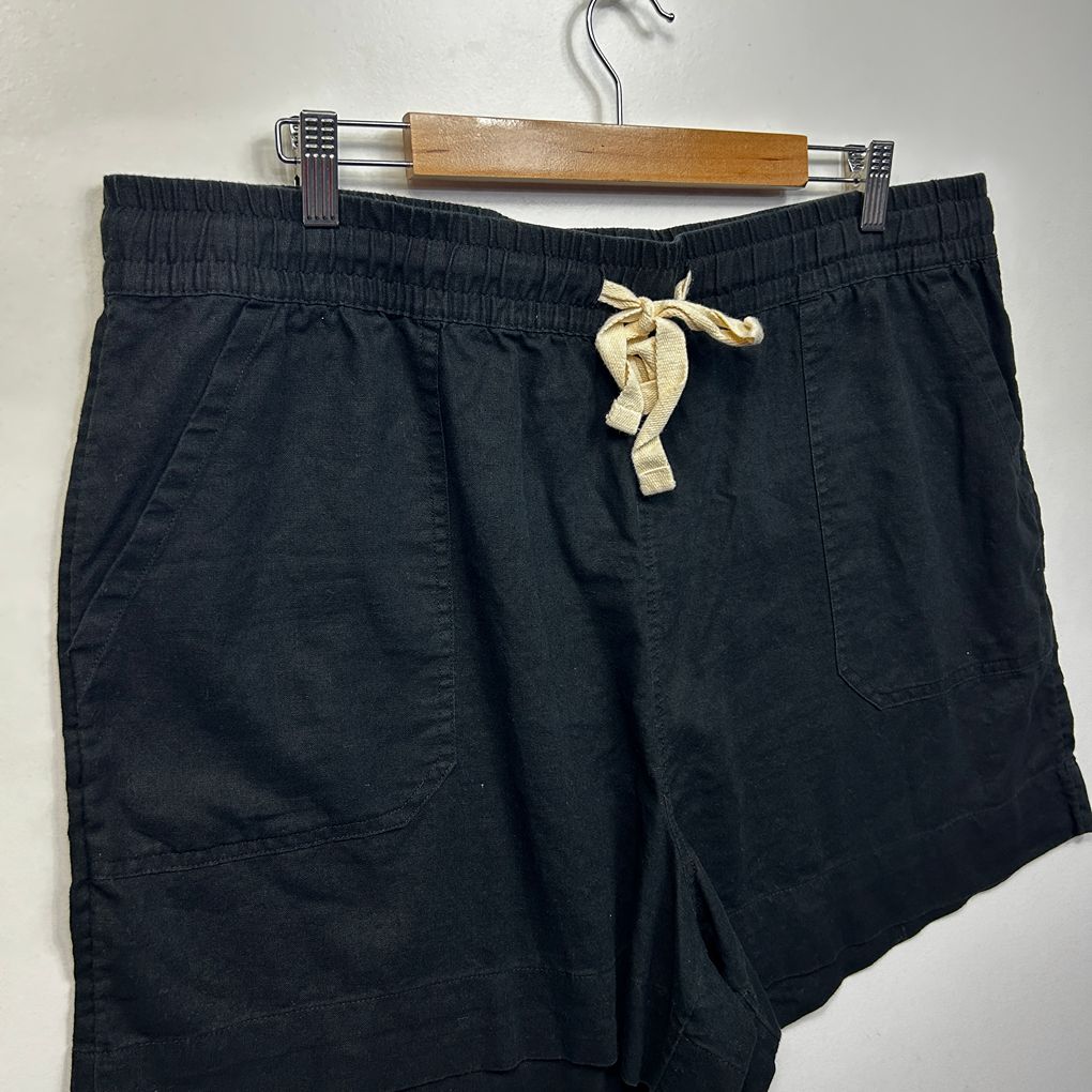 Sussan Black Plus Size Linen Shorts - Size 20