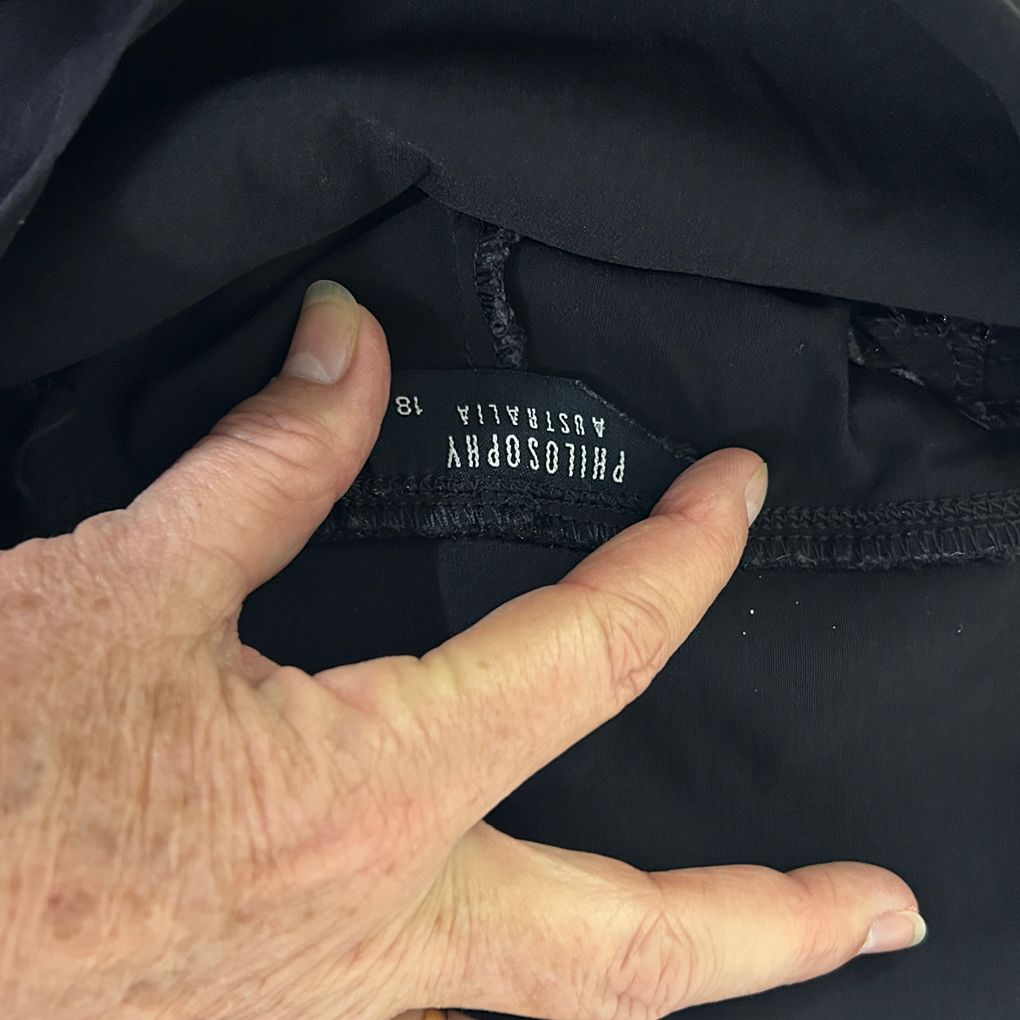 Philosophy Black Cropped Pants - Size 18