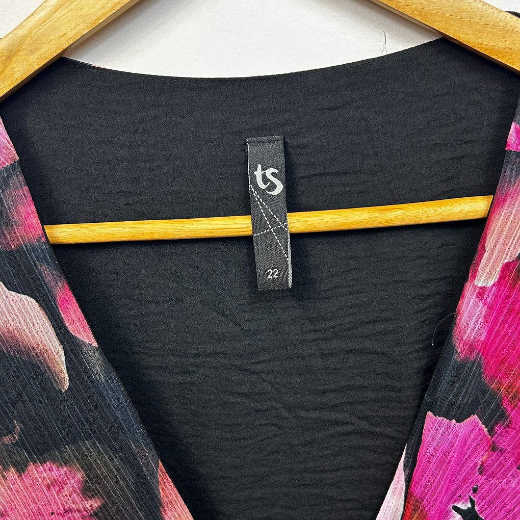 Taking Shape Black Pink Floral Plus Size Cocktail Dress - Size 22