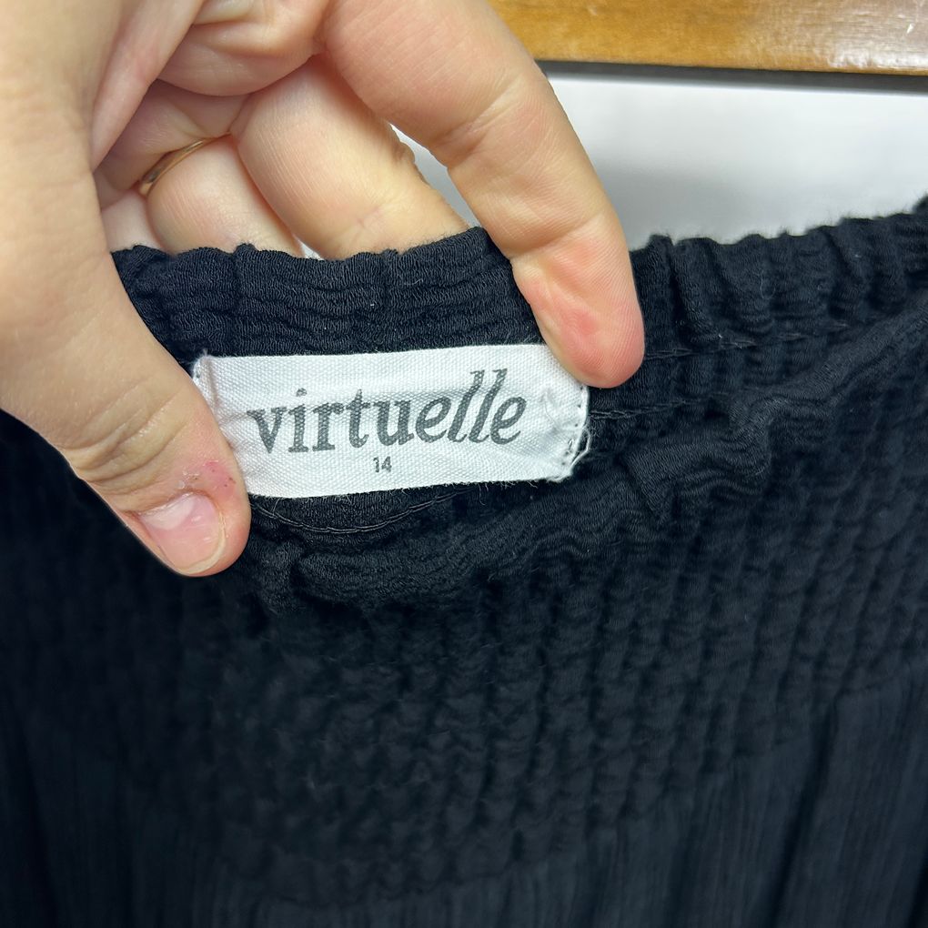Virtuelle Black Cropped Pants - Size 14