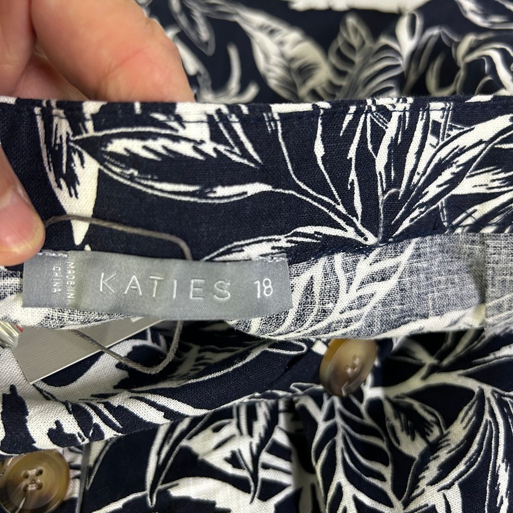 Katies Black White Leaf Plus Size Skirt - Size 18