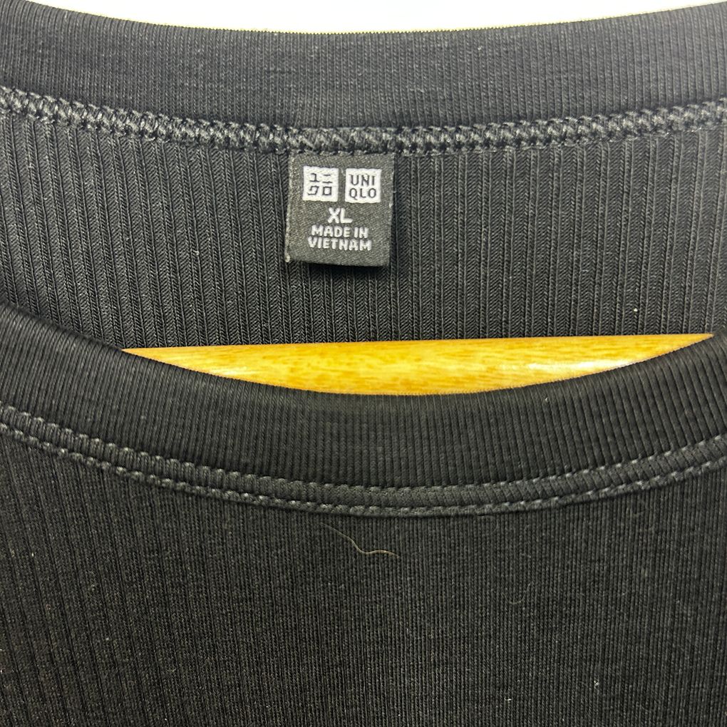 Uniqlo Black Ribbed Top - Size XL