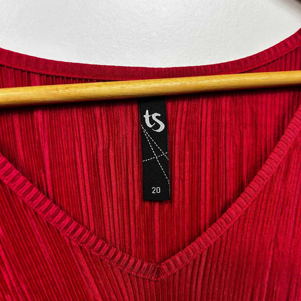Taking Shape Red Plus Size Tiered Pleated Top - Size 20