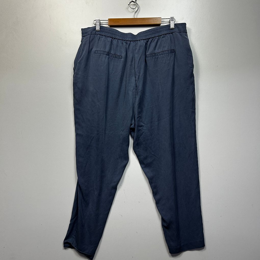 Piper Navy Plus Size Pants - Size 18 (fault - hem)
