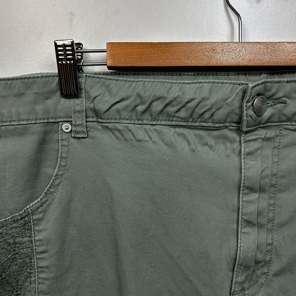 Virtuelle Khaki Cropped Pants - Size 22 (Fault)