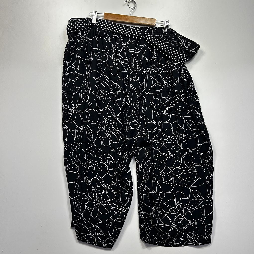 Autograph Black Floral Plus Size Cropped Pants - Size 26 RRP $69.95