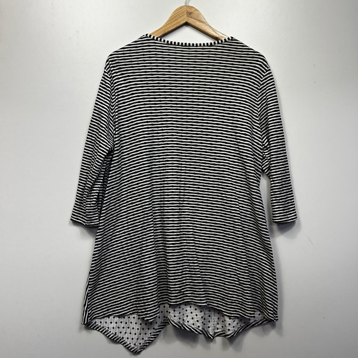 Taking Shape Black and White Cotton Top - Size 16/18
