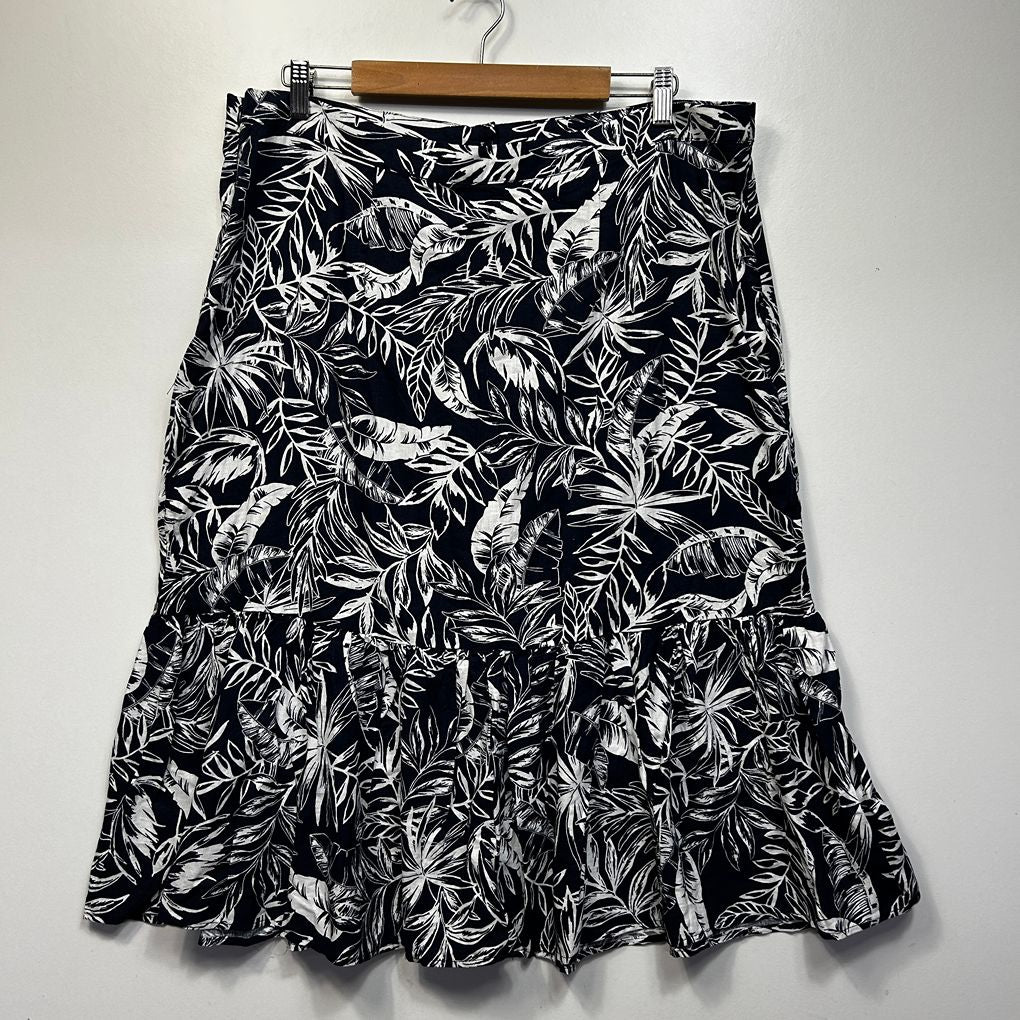 Katies Black White Leaf Plus Size Skirt - Size 18