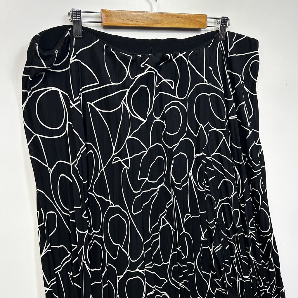 City Chic Black Plus Size Skirt - Size XL/22