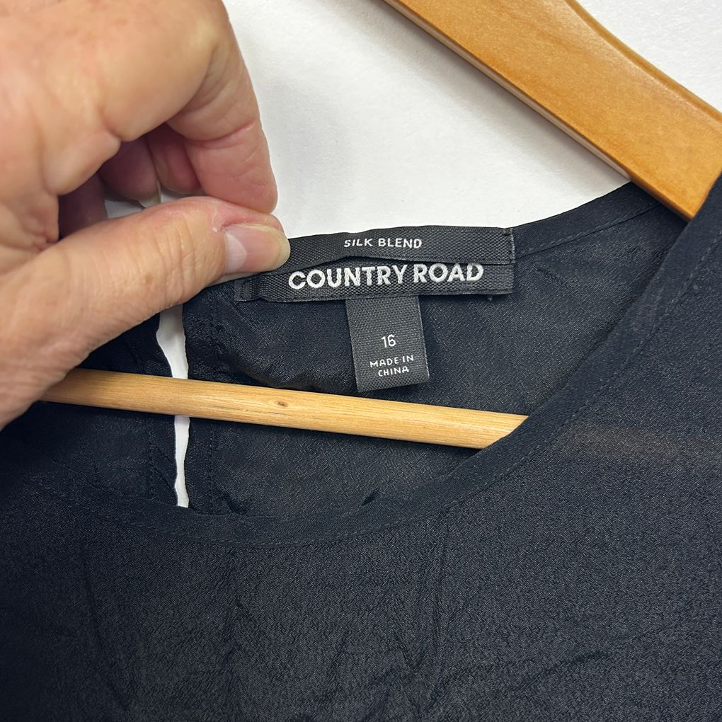 Country Road Black Top - Size 16
