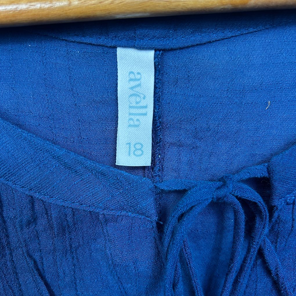 Avella Blue Tunic Top - Size 18