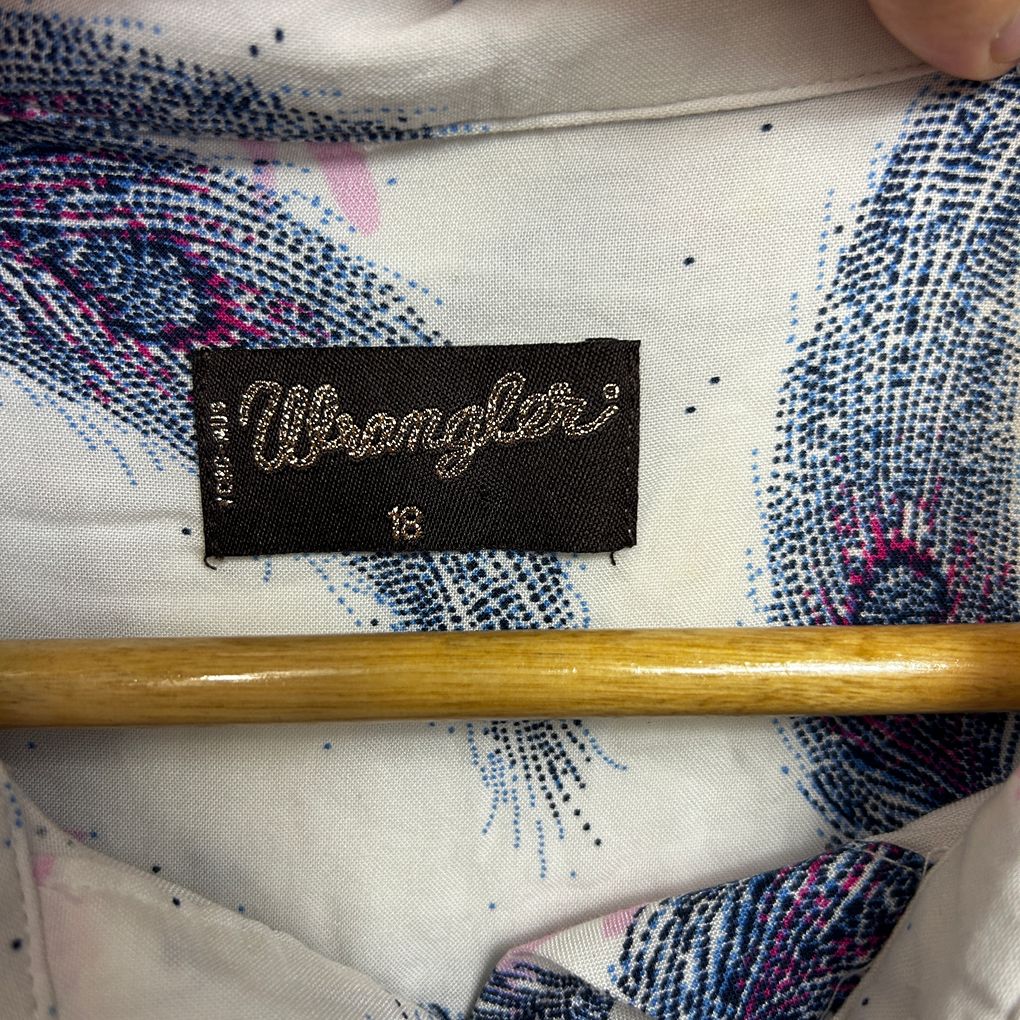 Wrangler White Plus Size Feather Print Shirt - Size 18