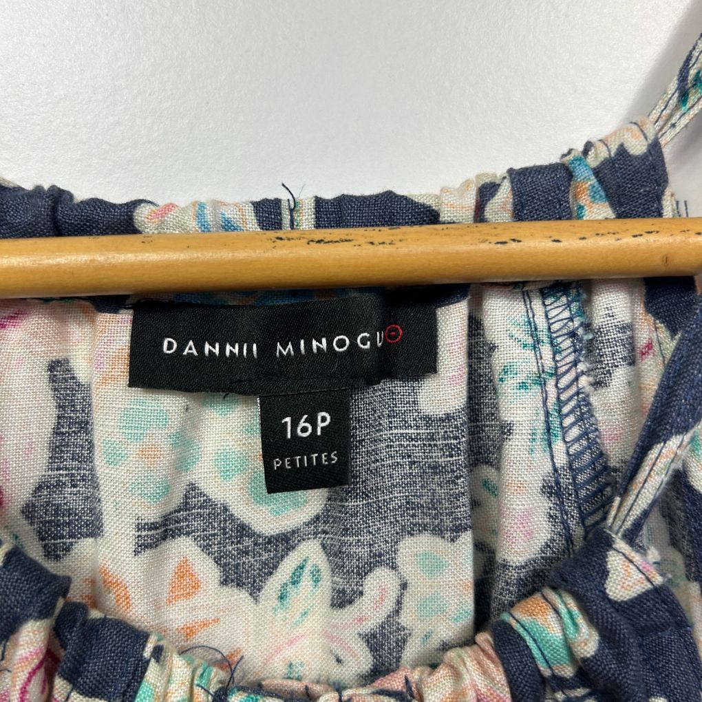 Floral patterned top label detail view