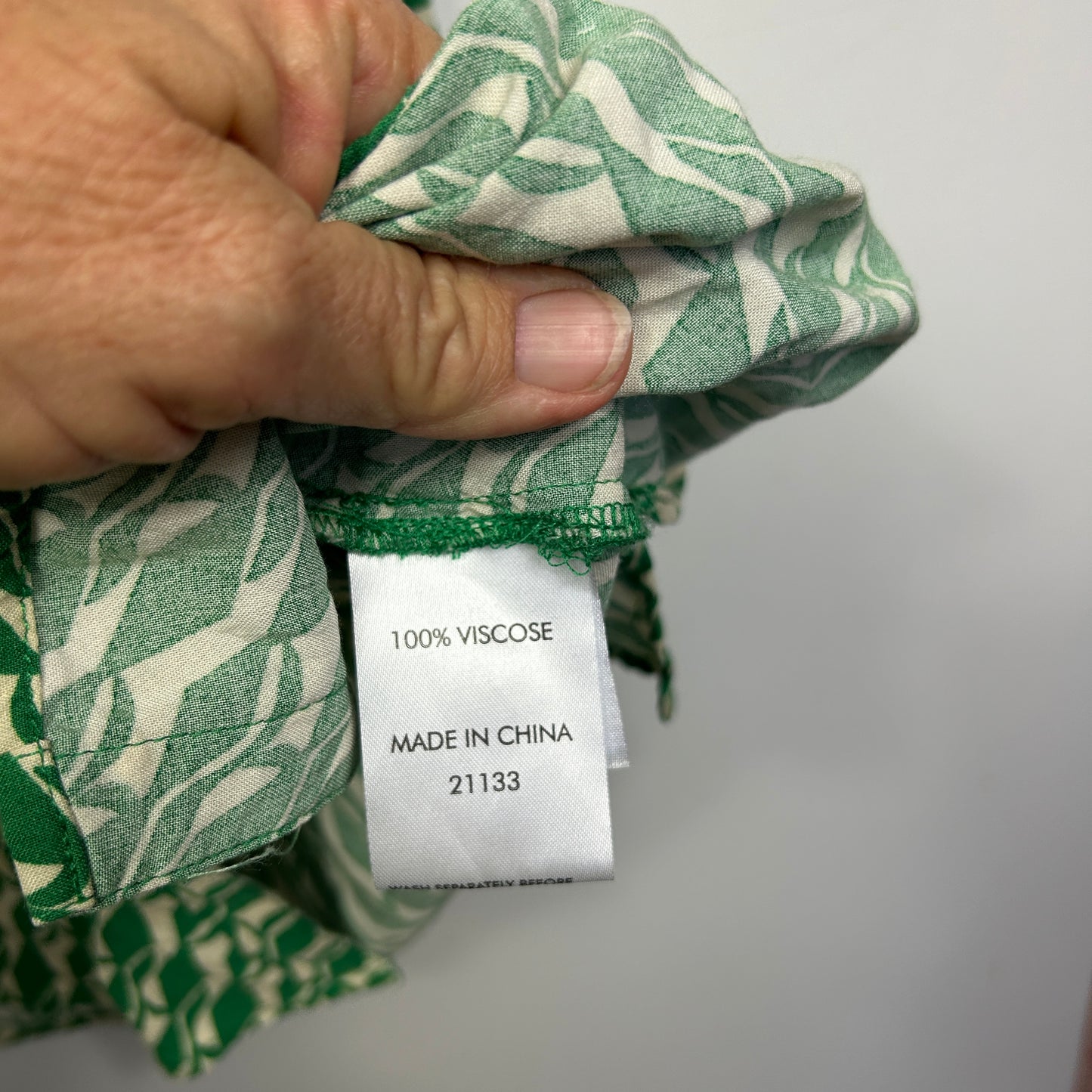 Green and white patterned top label detail view