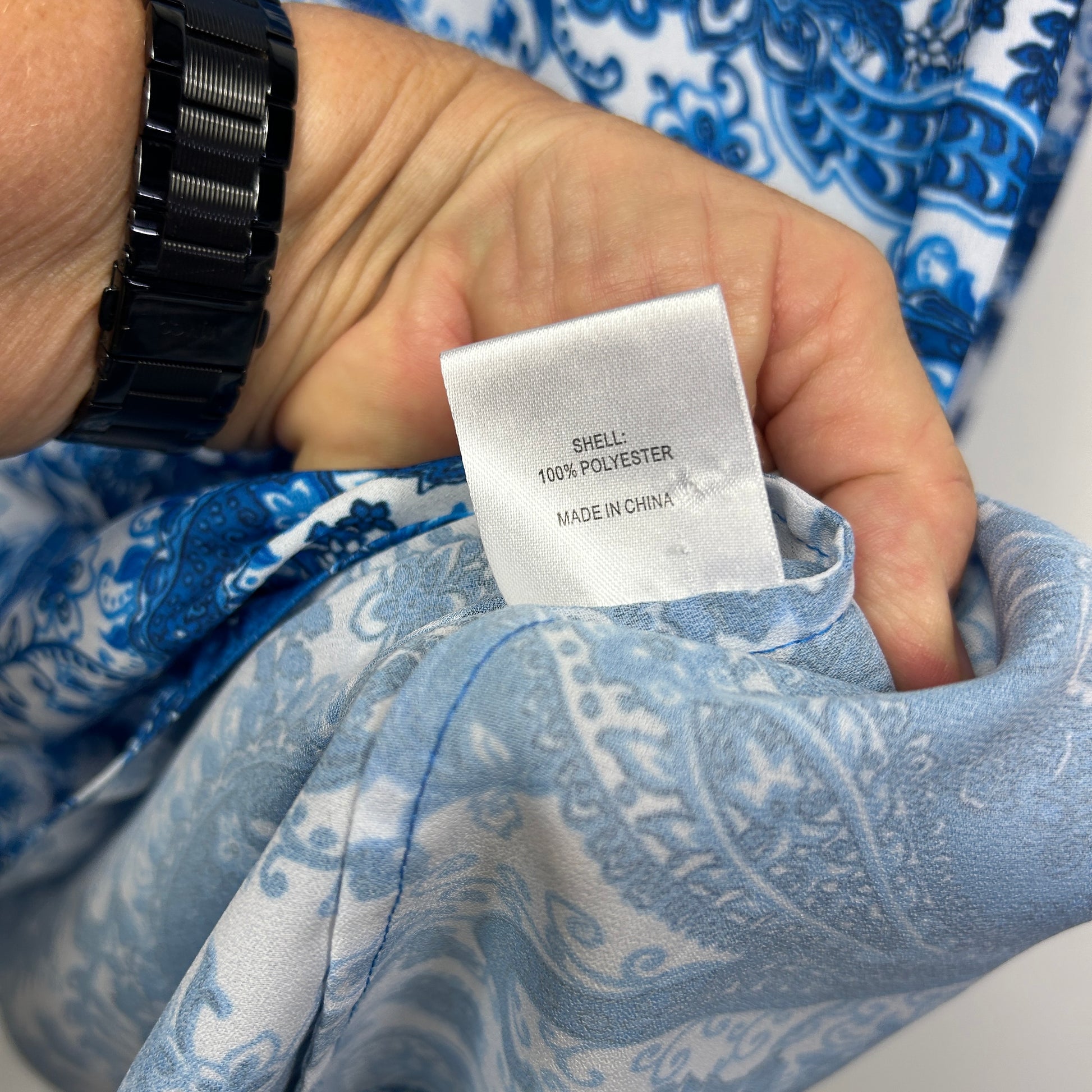 Blue and white patterned top label detail view