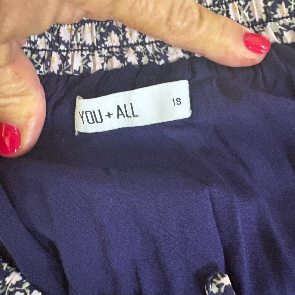 Navy blue top label detail view