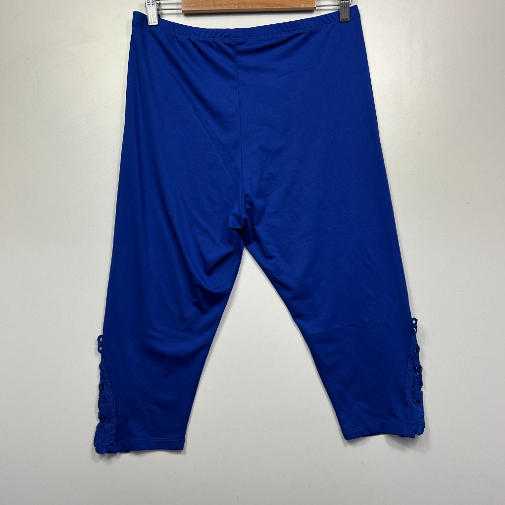 Blue capri leggings front view
