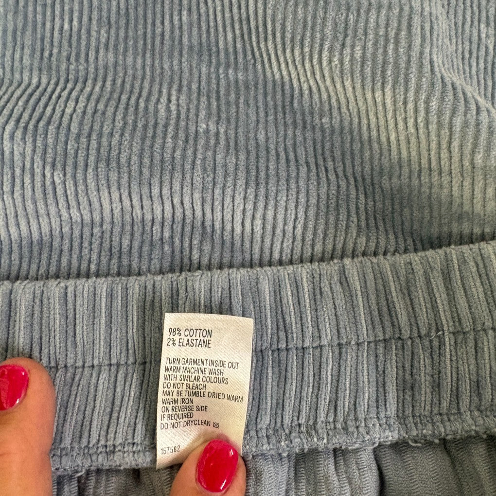 Grey ribbed knit top detail view