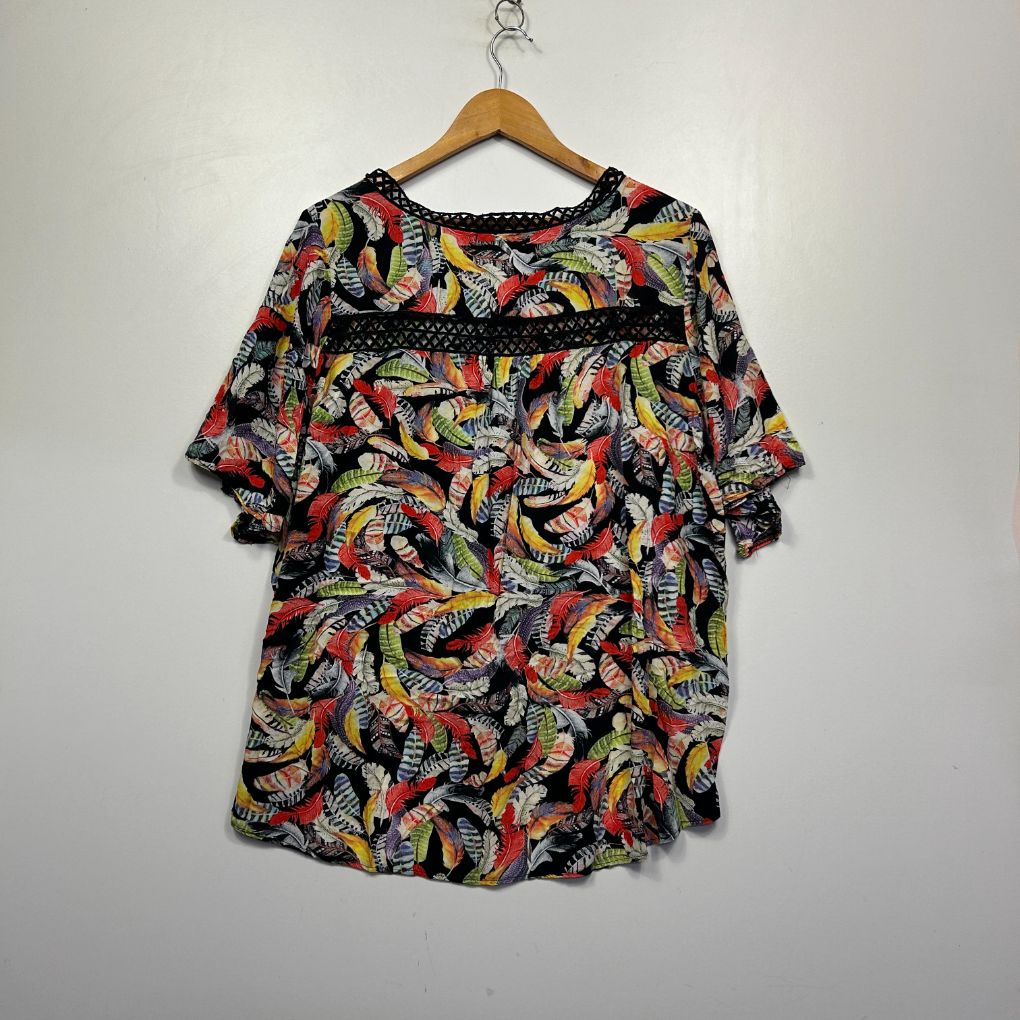 Multicoloured paisley print t-shirt front view