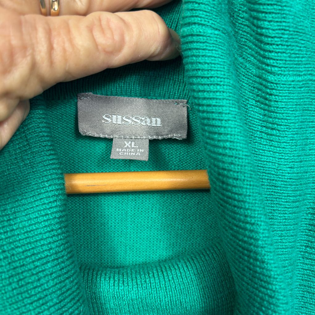 Green knit jumper label and detail view