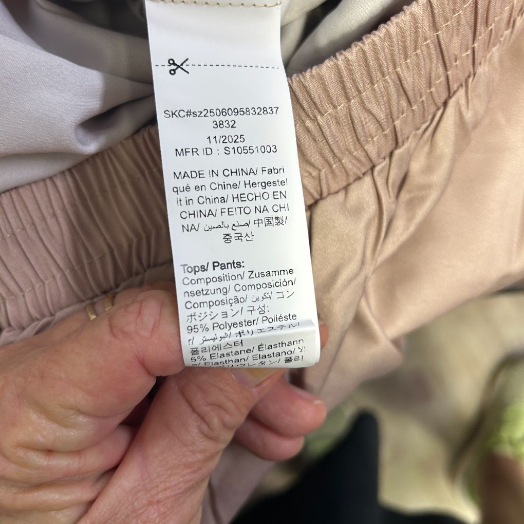 Beige pants label detail view