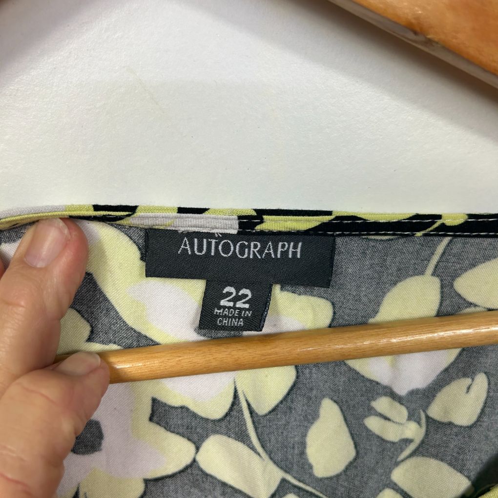 Autograph size 22 label detail view on patterned fabric