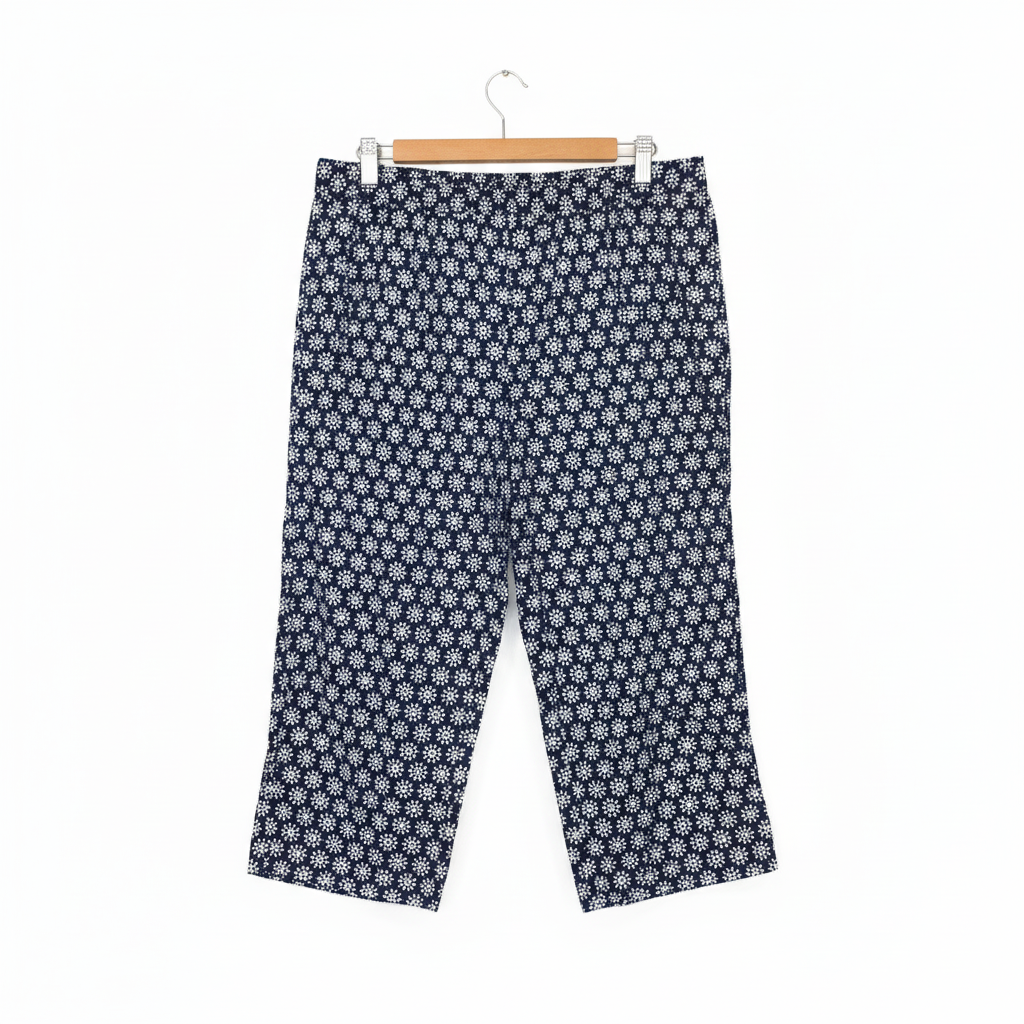 Established Navy and White Patterned Cropped Pants - Size 16