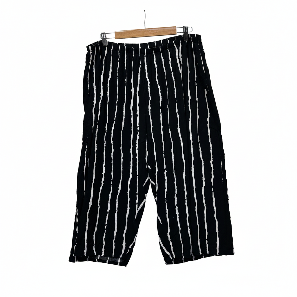 Black and White Striped Cropped Pants Size L