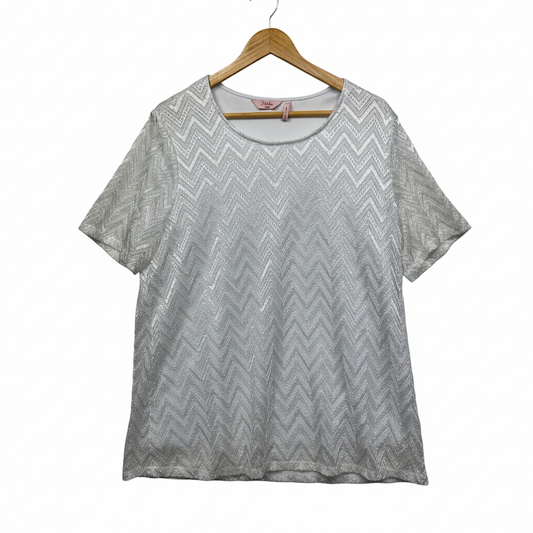 Millers Woman White Silver Metallic Chevron Short Sleeve Lined Top - Size 22