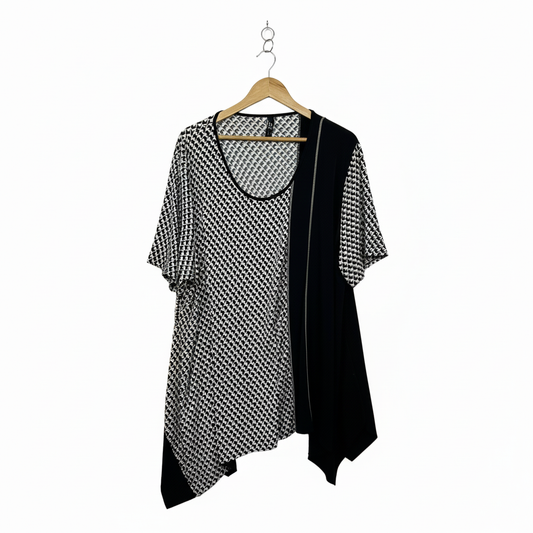 Taking Shape Black & White Geometric Print Asymmetric Top - Size 22/XL