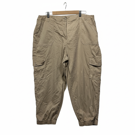 Woman beige cargo pants size 18