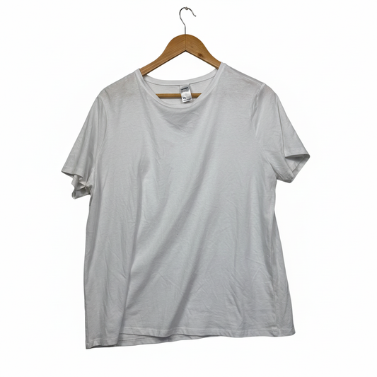 EV white basic tee size 16