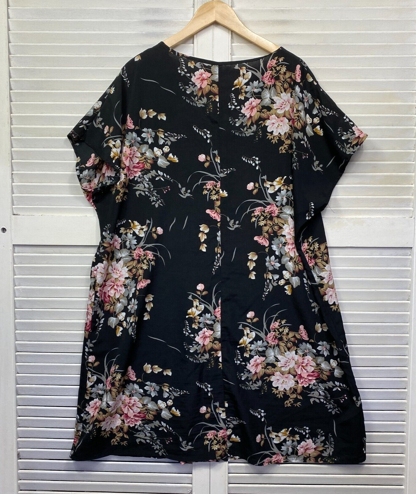 Shein Curve Dress Size 4XL 16 18 20 Large Plus Black Short Sleeve Floral