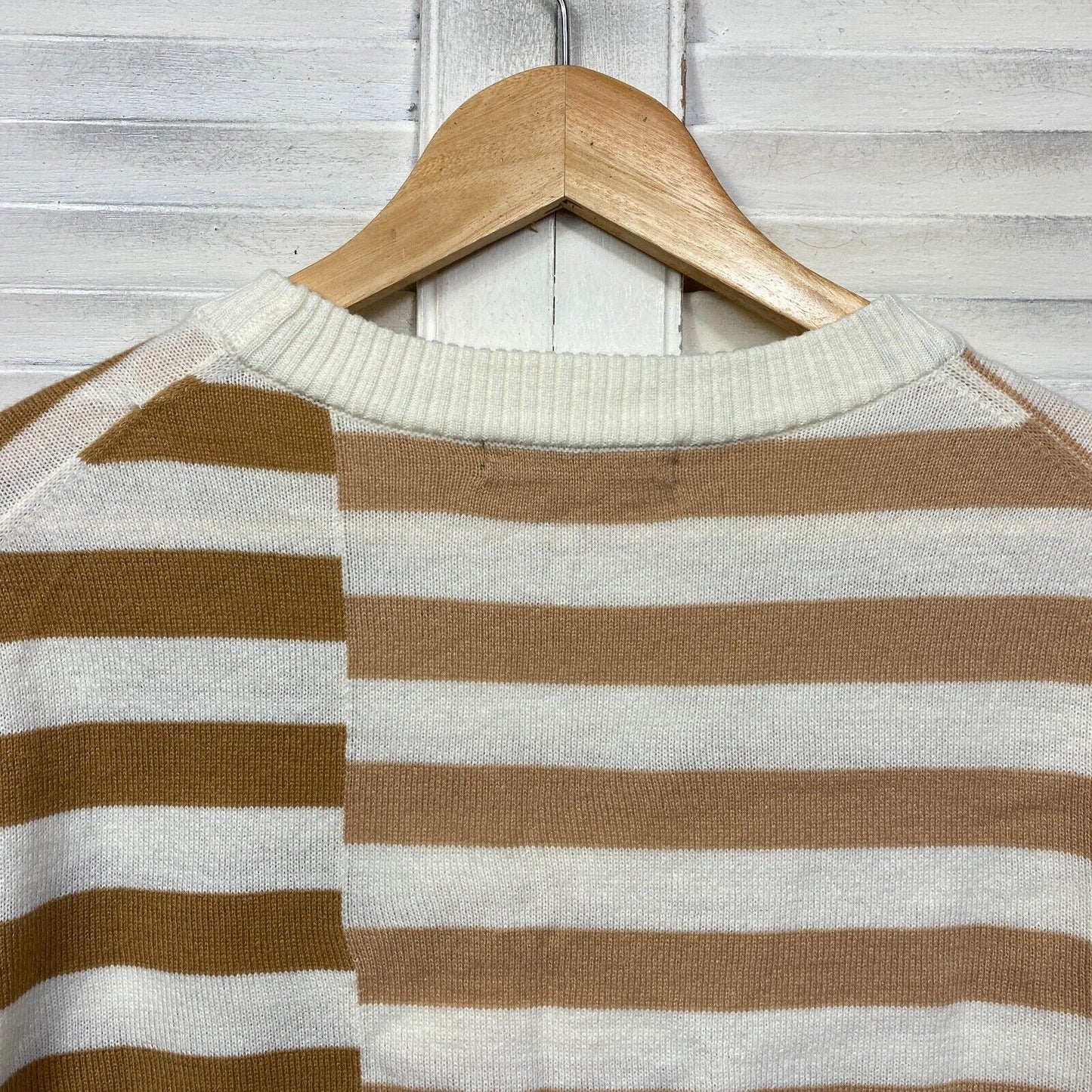 Katies Jumper Size Large White Biege Long Sleeve Knit Striped