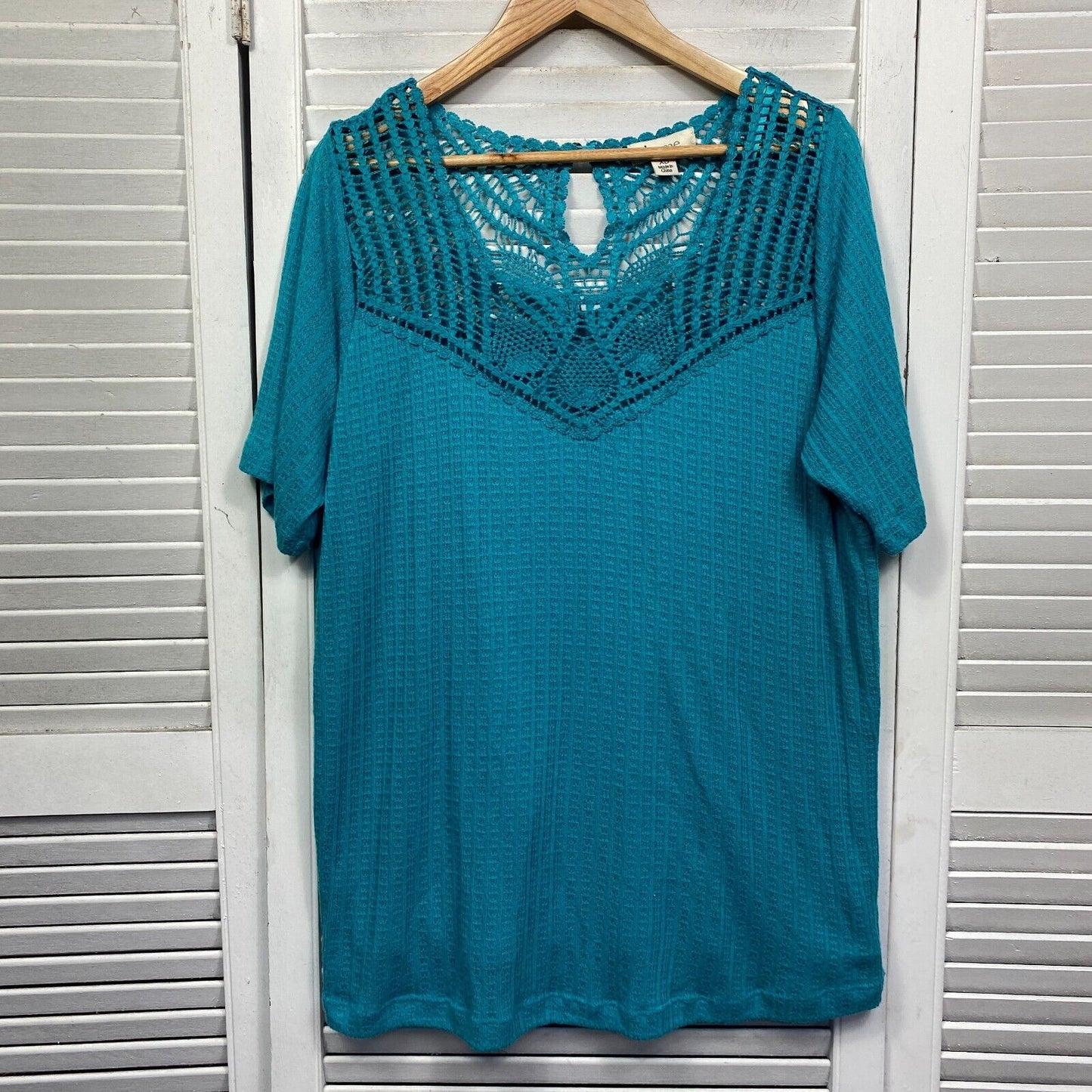 beme Plus Size Top Size 14 Plus XS Blue Green Teal Crochet Neck Short Sleeve